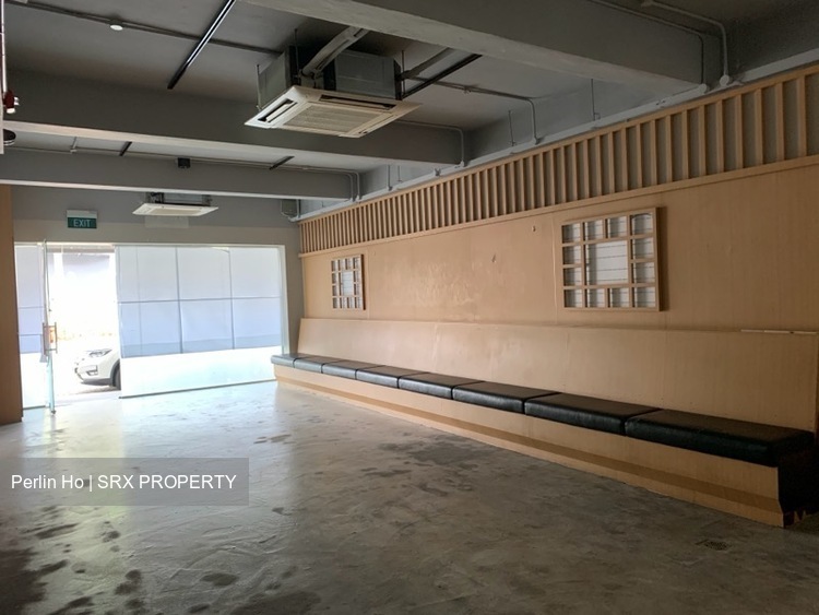 Maju Avenue (D19), Retail #635912221